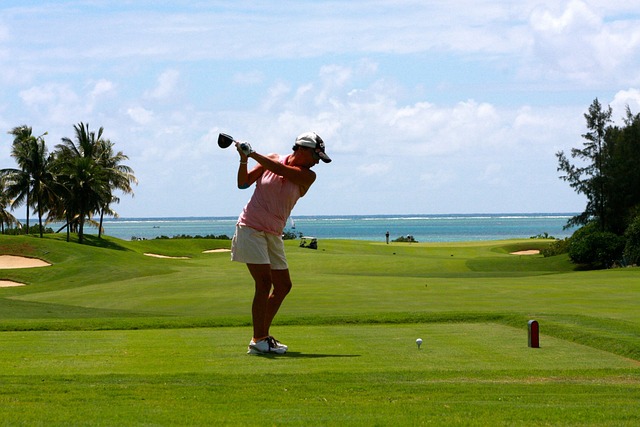 Read more about the article Sun, Sand, and Swings: An Overview of Beach Locations with a Golf Focus